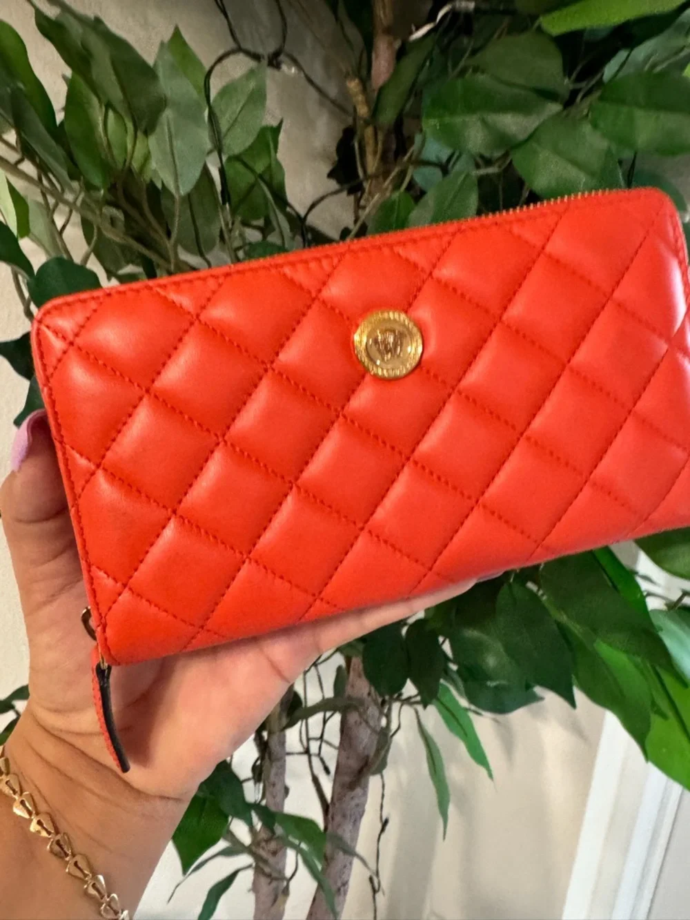 New in box Versace La Medusa Long Wallet Coral 🪸